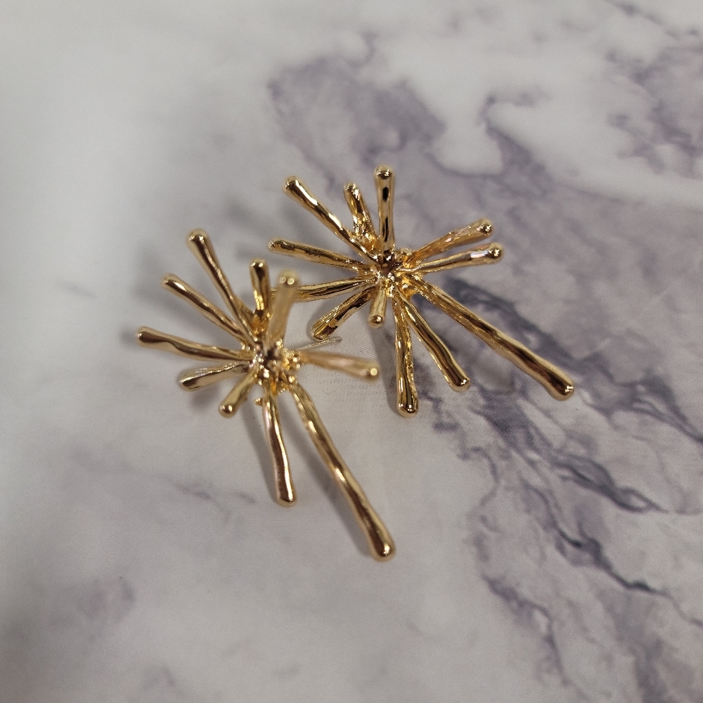 Gold star fashion earrings